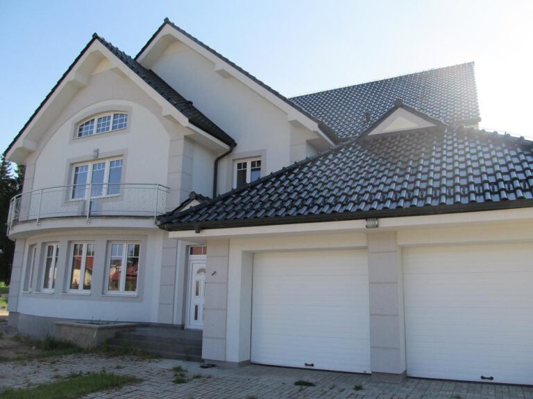 Rodinný dům 515 m2+ pozemek 1800 m2, Mezirolí