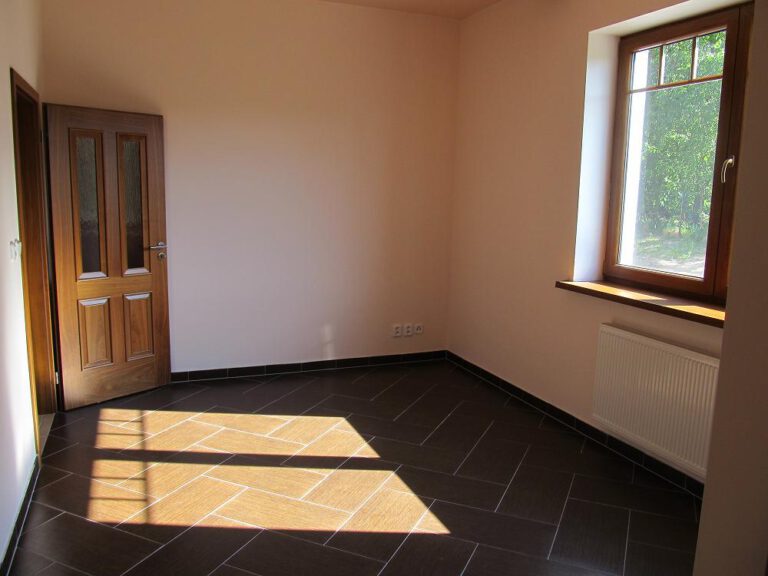 Rodinný dům 515 m2+ pozemek 1800 m2, Mezirolí