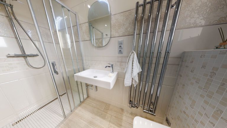 Dům 229 m2+1.110 m2 pozemek, Hroznětín, Velký Rybník