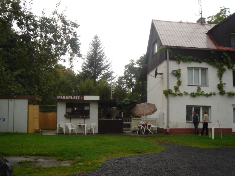 House 250 m2, land 2103 m2, street U Spořitelny