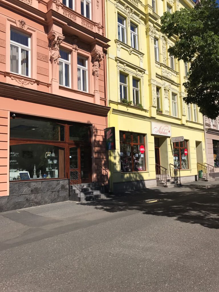 Store in operation 89 m2, Nábřeží Jana Palacha Street