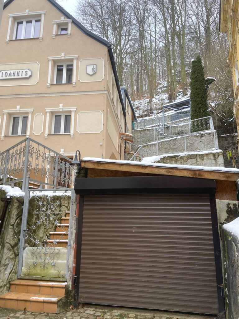 Building with 6 Apartments, Zámecký vrch Street