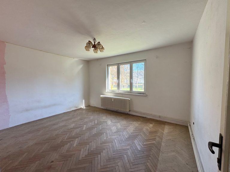 Byt 2+1, ul. Tovární, Nová Role