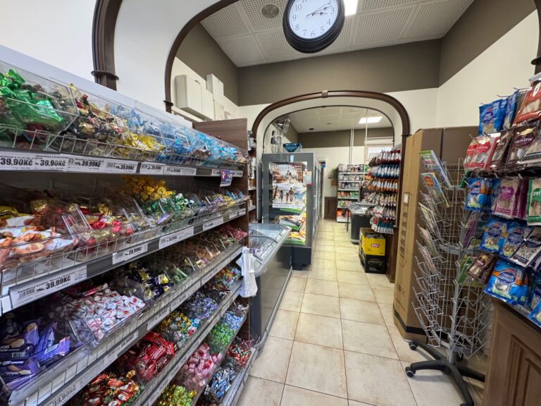 Obchod v provozu 89 m2, Nábřeží Jana Palacha, Karlovy Vary