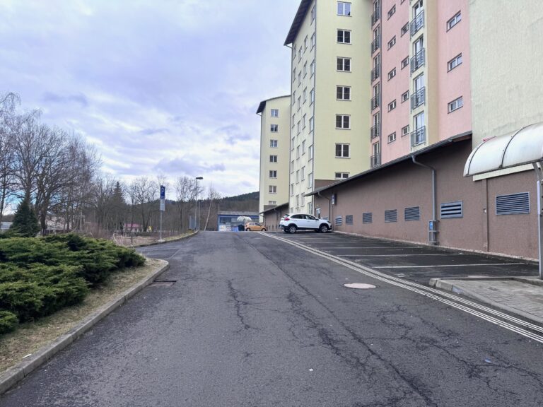 Parkovací místo 13 m2, ul. Waldertova