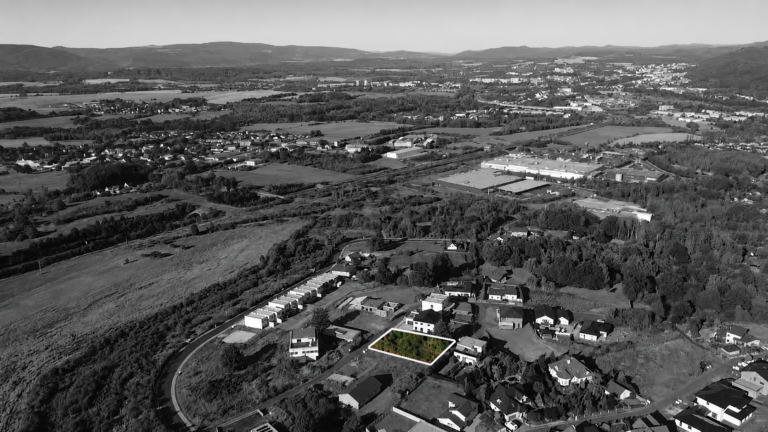 Stavební pozemek 1.150 m2, Jenišov, Karlovy Vary